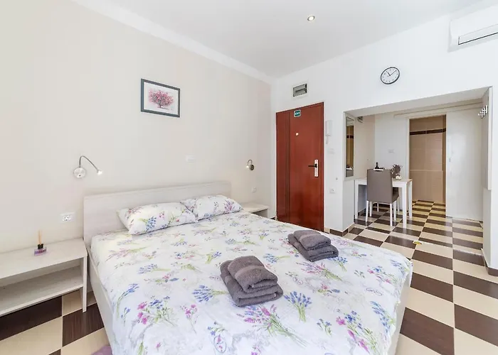 Rebic 아파트 풀라